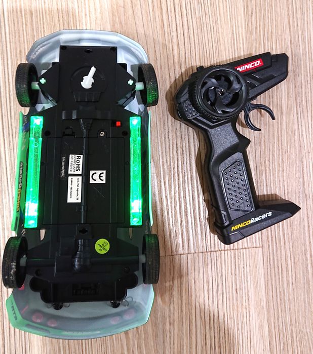 Carro com comando Rally brinquedo rapaz boy prendas