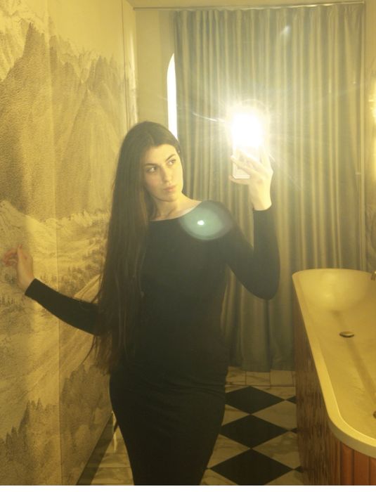 Довга чорна сукня