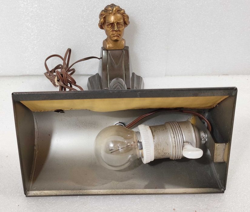 Antigo candeeiro em bronze para piano