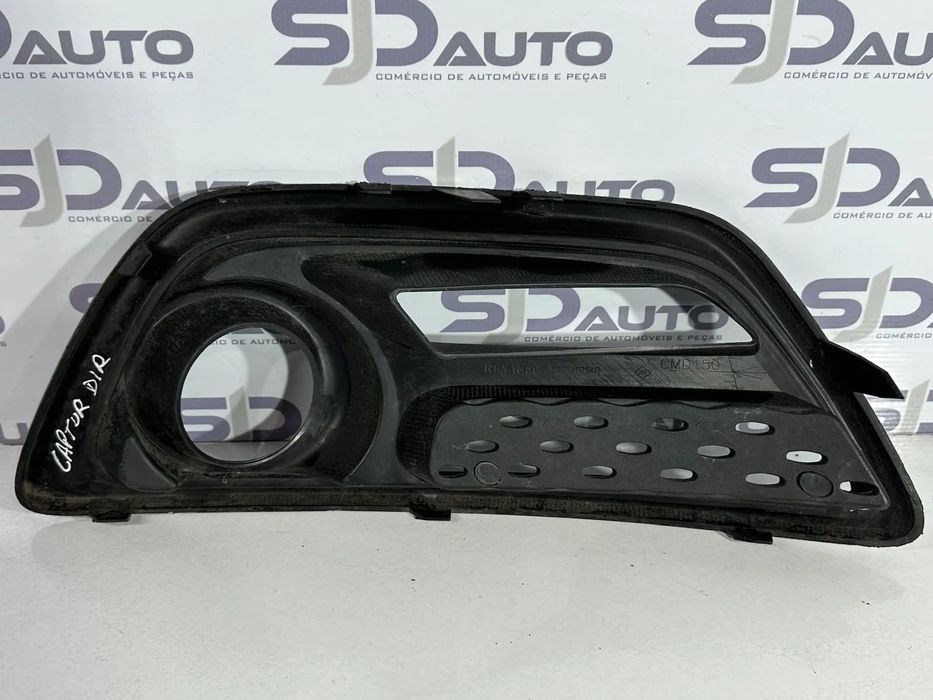 Grelha Farol Nevoeiro Direita - Renault Captur (2016)