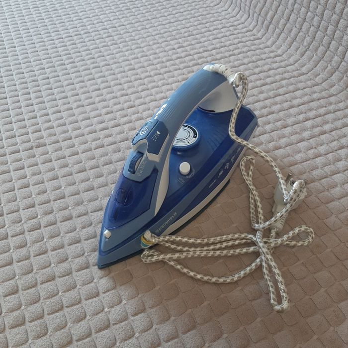 Продам утюг grunhelm