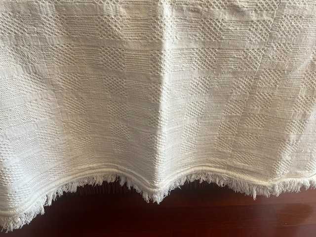 Antiguidade - colcha de algodão feita em tear manual, com franja