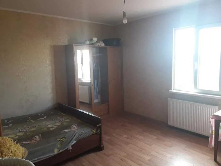 (13) Продам 2-поверховий будинок у 1 кварталі с.Великий Дальник.