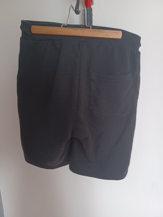 Czarne krotkie spodenki