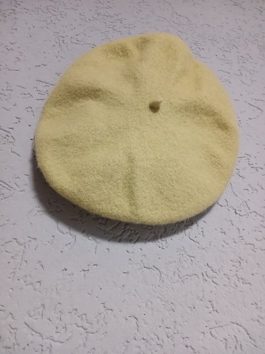 Берет оливковогокольору