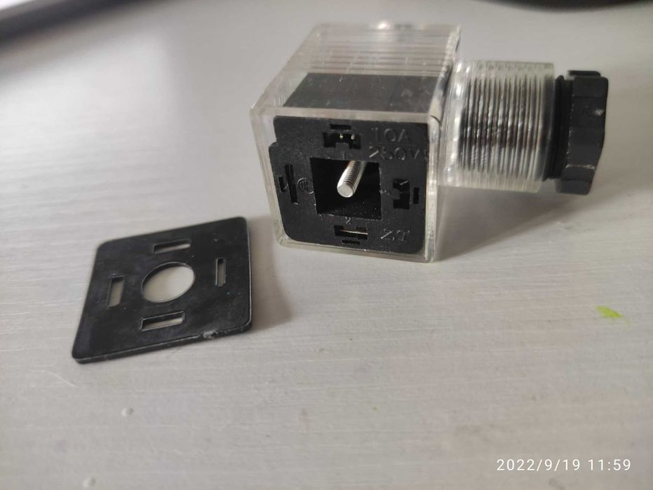 З'єднувач електричний СЭ11-19 для соленоїдів гідророзподільника з світ