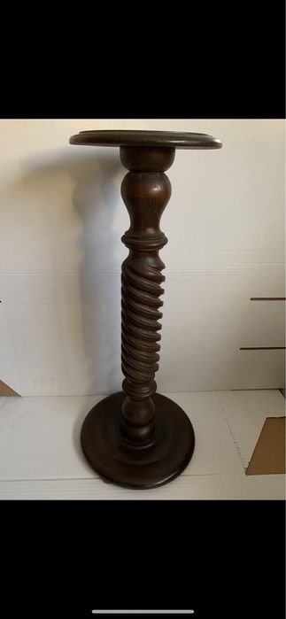 Floreira em madeira trabalhada