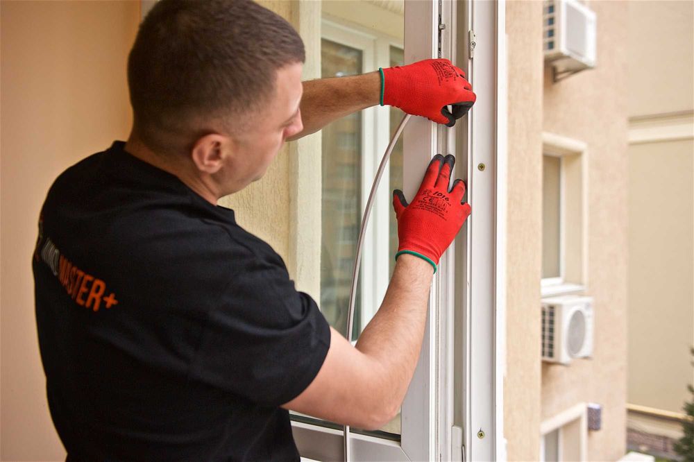 Ремонт вікон, дверей. Регулировка окон, Регулювання вікна.