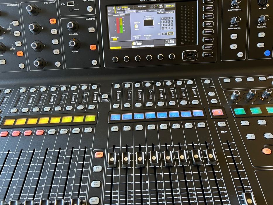 Midas m32 con case