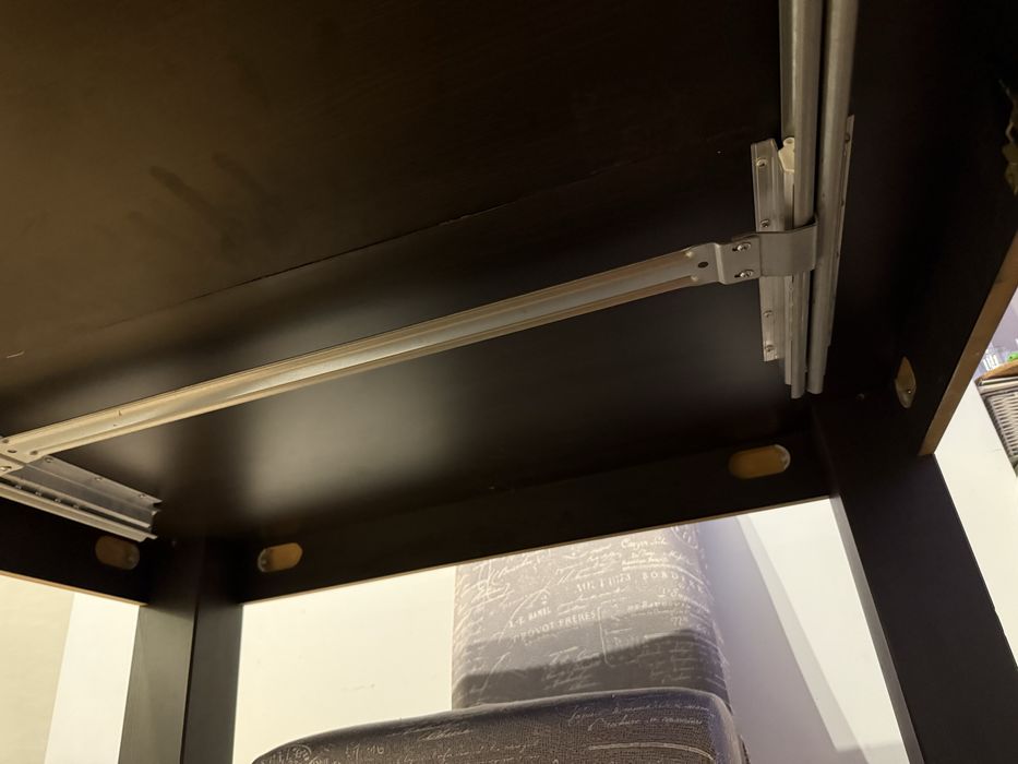 Stół brązowy do salonu