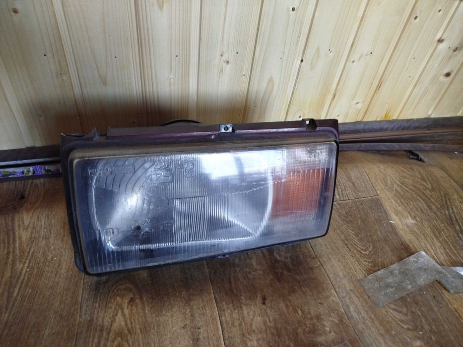 Фара права ВАЗ 2104