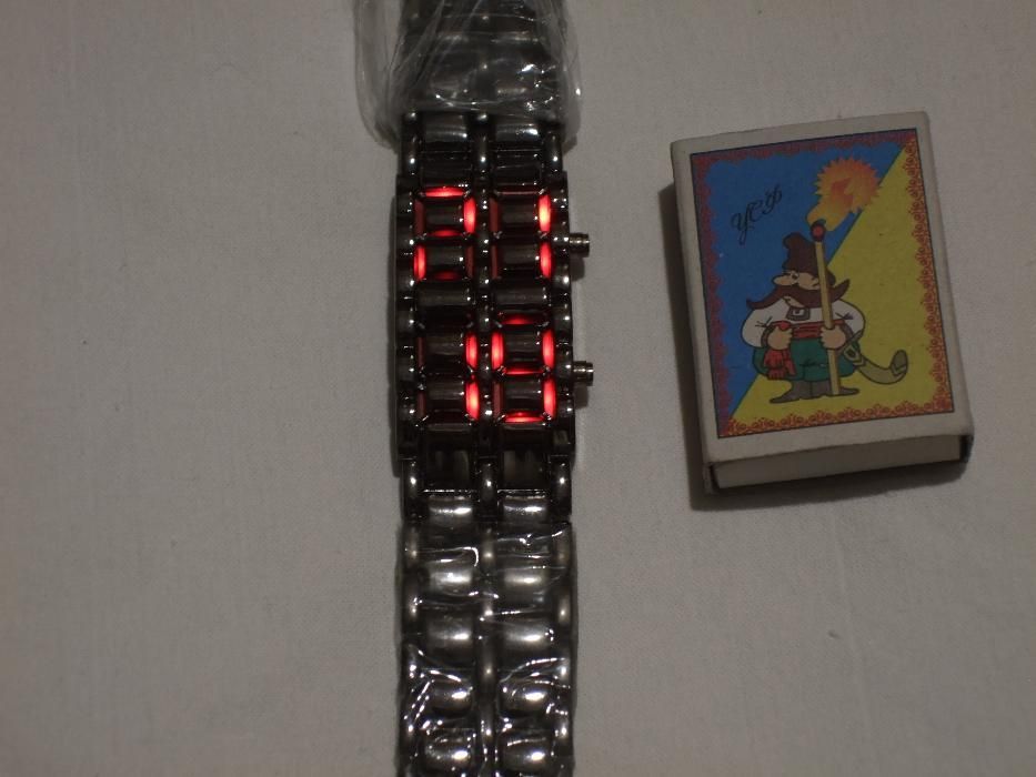 Новые стильные электронные часы