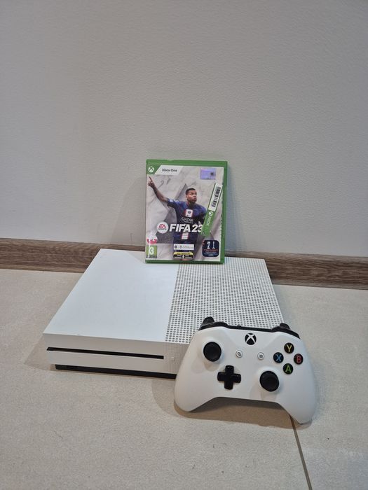 Konsola Xbox One S 1tb wersja z napędem stan bardzo dobry