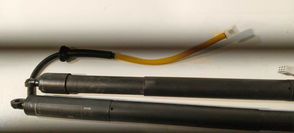 Toyota Corolla E21 E210 siłownik siłowniki klapy lewy prawy Lift kombi