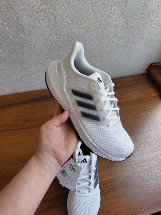 Кросівки adidas білі нові 26,5 см