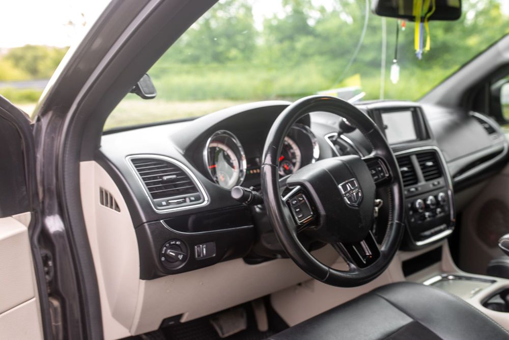 Продам Dodge Grand Caravan