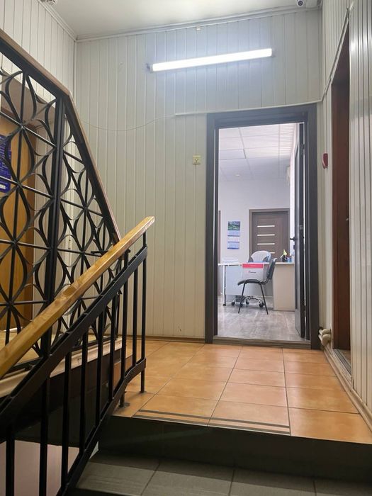 Продаж комерційного  приміщення 1212м2 на обʼїзній