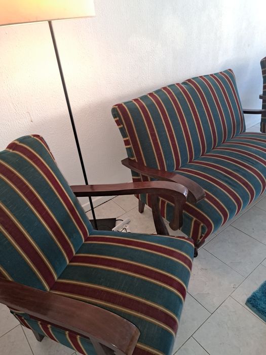 Poltrona  mais dois cadeirões .