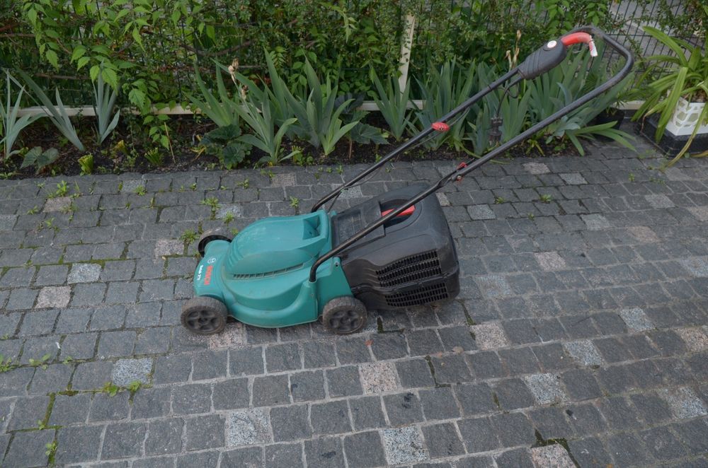 Газонокосарка BOSCH Rotak 320 ПІД РЕМОНТ
