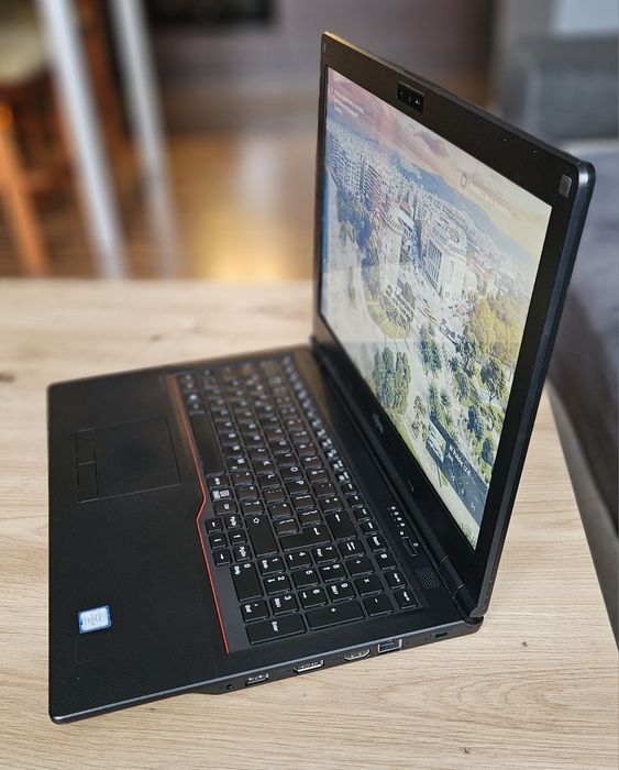 Laptop Fujitsu Lifebook E558