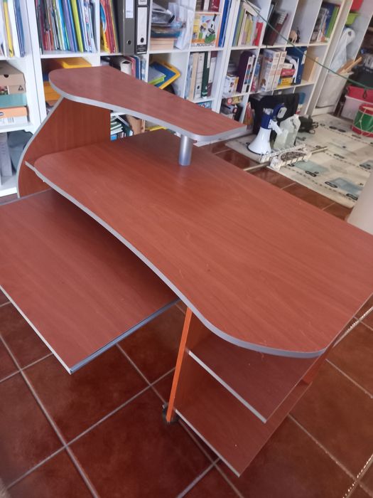 Secretária para estudar, ou arrumar