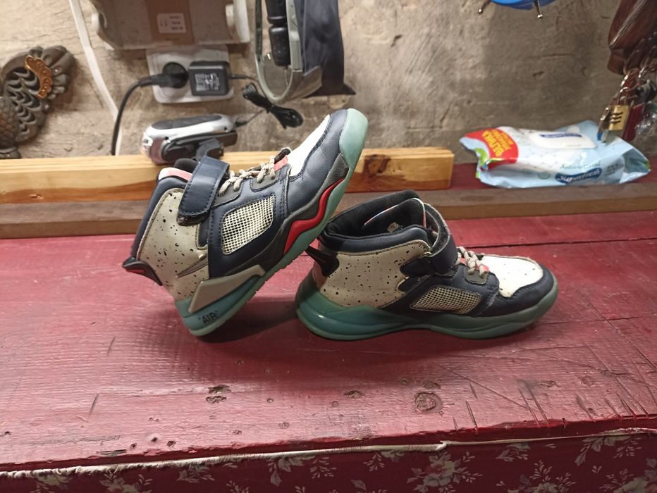 Продам кроссовки Jordan 35 размер!