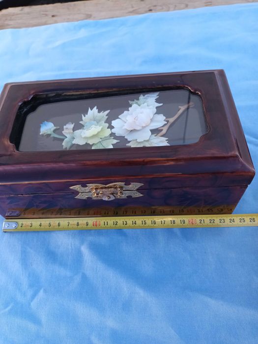 Guarda Joias em madeira lacada chinesa medidas nas fotos