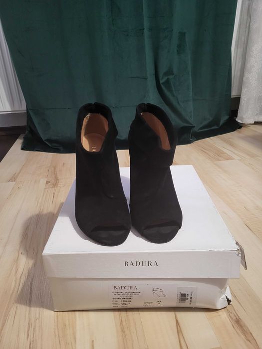 Prześliczne buty Badura r. 37 czarne zamsz j. Nowe