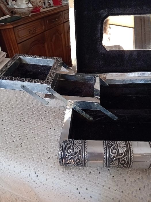 Szkatułkę sprzedam cena ost.