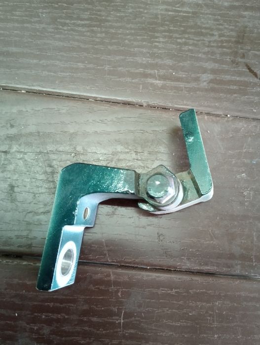 Петли передней пас двери Skoda Superb 1