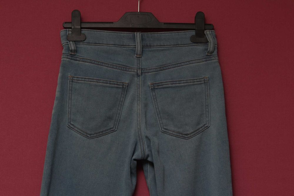 Uniqlo рр  S-XS джинсы из хлопка эластичный