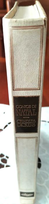 Livro "Contos de Natal" de Charles Dickens