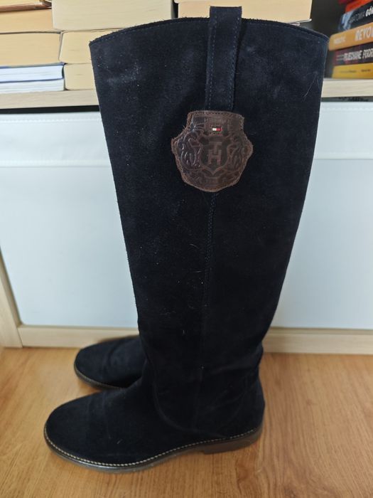 Tommy Hilfiger Wera 2 – zamszowe kozaki, granatowe, klasyka premium 39