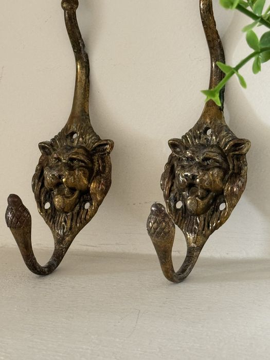 Cabide de parede dourado ( cabeca de leão) preço unitário