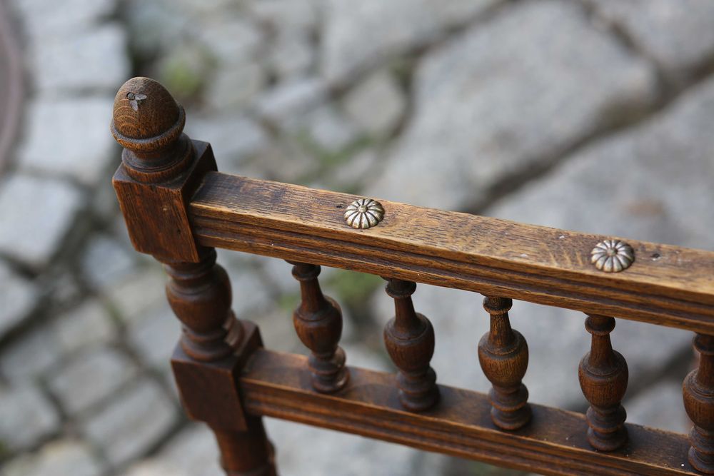 stare krzesło dziecięce