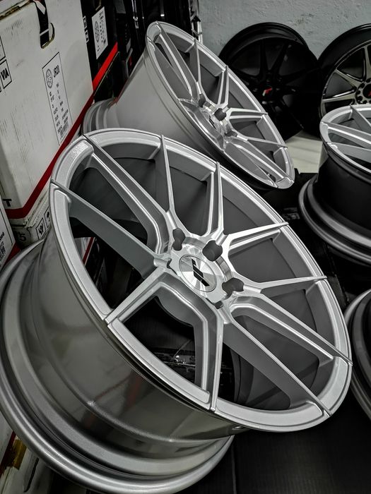 Felgi Japan Racing JR30 18" 18x8,5 ET35 BMW 5x120 E90 E91 E92 F30