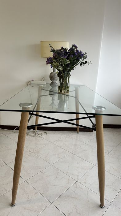 Conjunto de mesa de video e 4 cadeiras