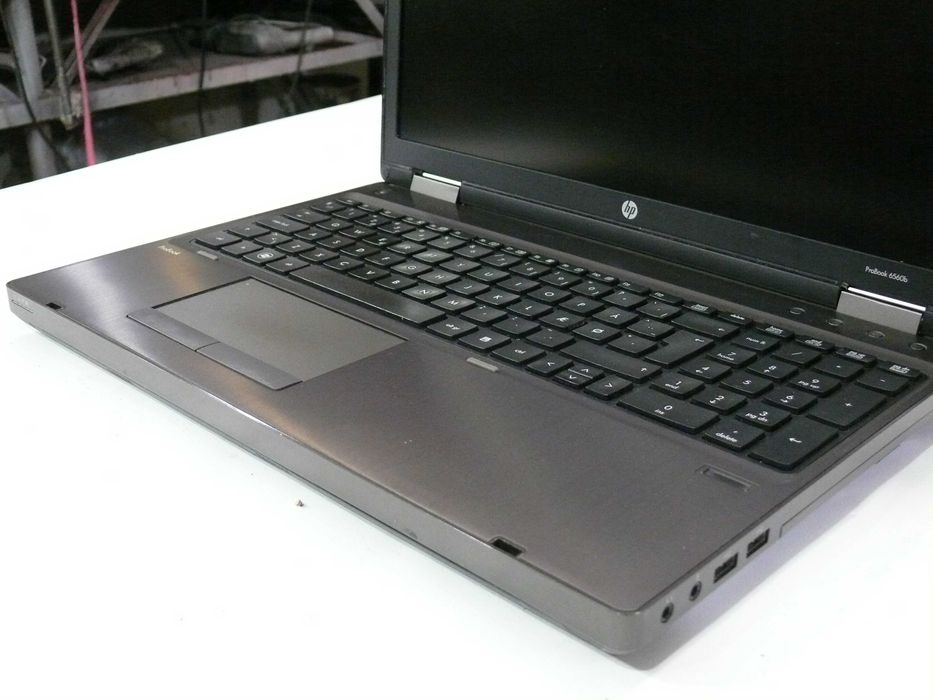 HP 6560,SSD 240 GB/8 G RAM/ mat. 1600x900, Core i3