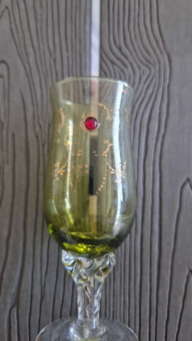 Copo de pé verde, vidro vintage