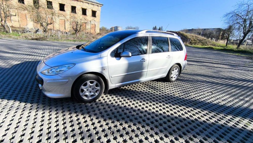 Автомобіль Peugeot