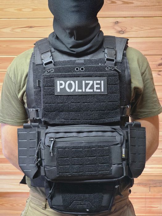 Kamizelka taktyczna.