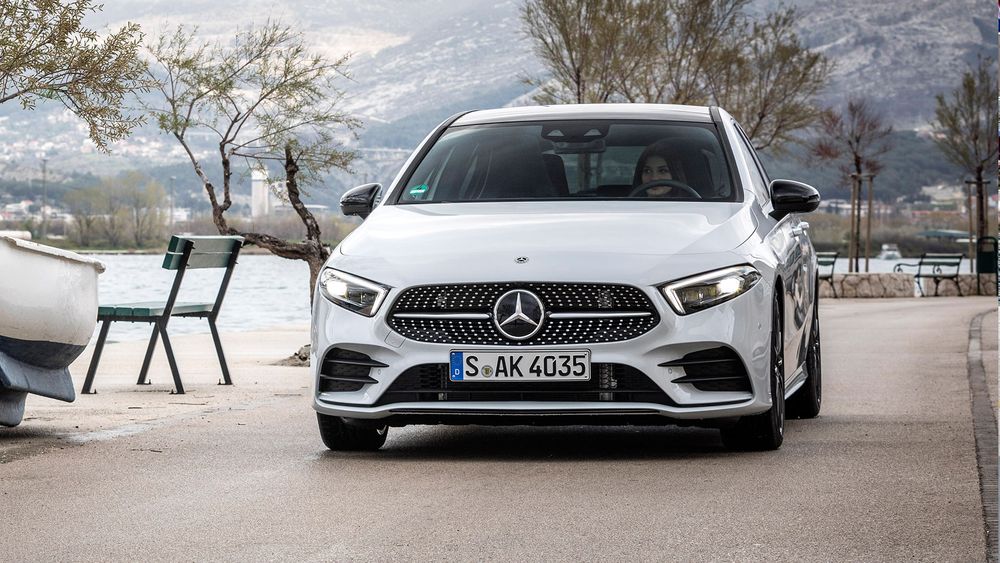 Mercedes A Klasa Hatchback 2018 biały od przodu