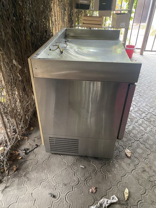 Холодильный стол