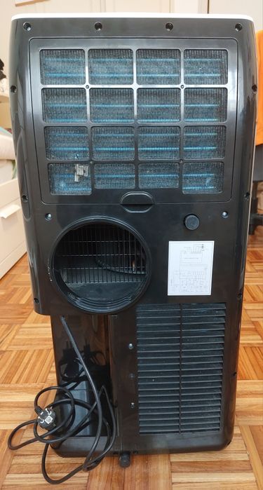 Ar condicionado portátil Delba em muito bom estado