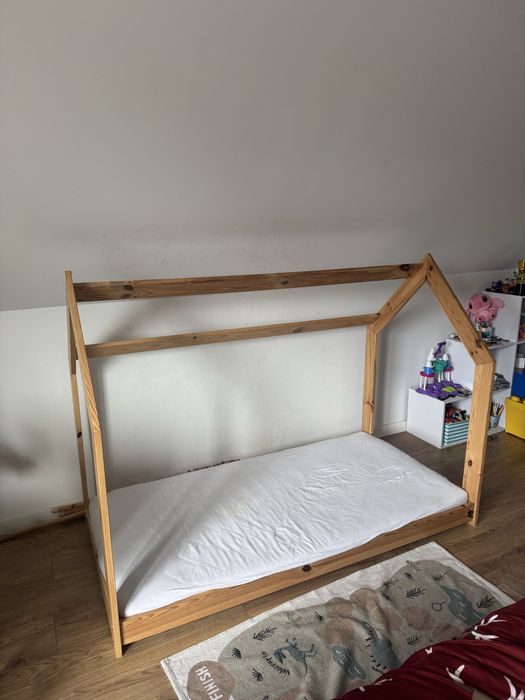 Lóżko dziecięce domek