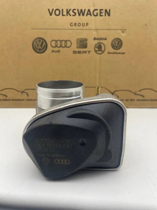 PRZEPUSTNICA 06A133062AT 06A133062AG AUDI A3 (8P) SEAT LEON (1P1), ALTEA (5P)  VV VOLKSWAGEN, TOLEDO III (5P), OCTAVIA II (1Z) CADDY III (2KA, 2KH, 2CA, 2CH), GOLF V (1K1), JETTA III (1K2), PASSAT B6 (3C2)TOURAN (1T1, 1T2) A2C53093430