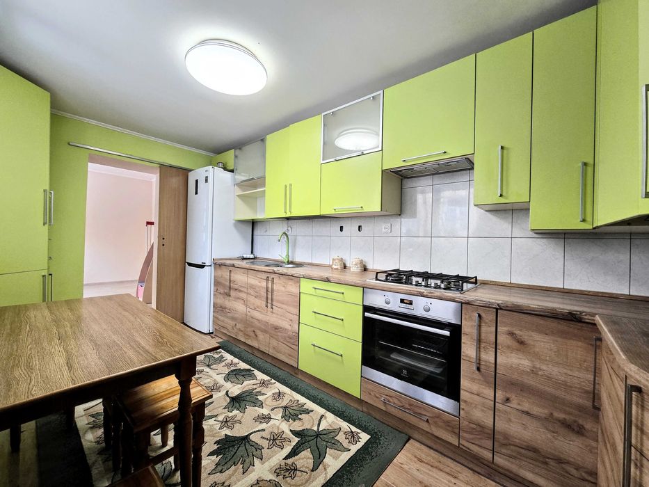 2-Х кімнатна квартира на вул.ГЕРОЇВ МАЙДАНУ( р-н Юність Буковини).