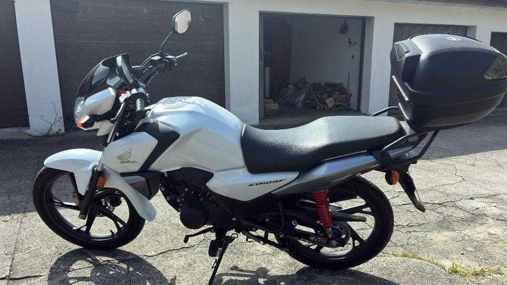 Honda CB125F - Carta de Condução A1 - Oferta de capacete