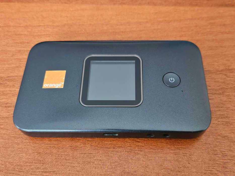 Офіційний Huawei E5785-320, кишеньковий 4G / 3G WiFi роутер з 2 роз'ємами під виносну антену.