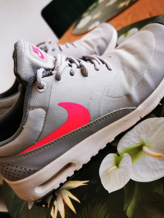 Stylowe Nike Air Max Thea Grey & Neon Pink Hit na wiosnę i lato!